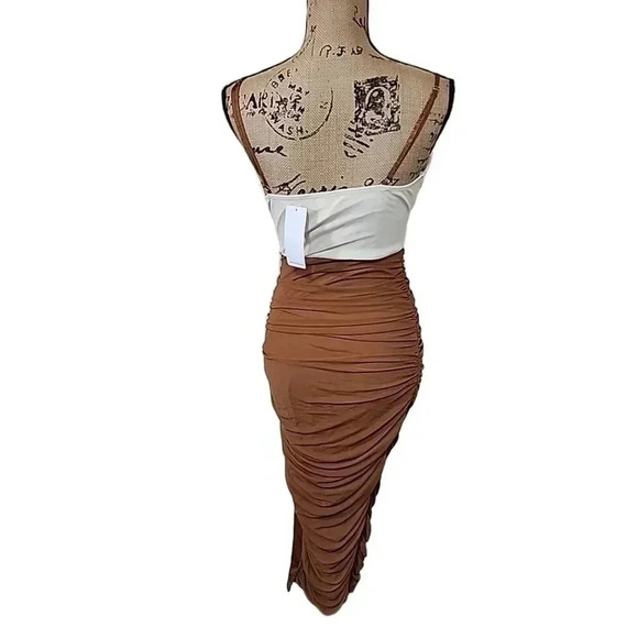 PRIVY Ruched open Keyhole Midi dress. NWT Size Large - Picture 5 of 8